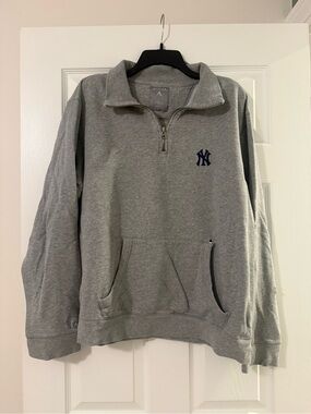 Antigua New York Yankees Gray 1/4 Zip Sweatshirt Size Large